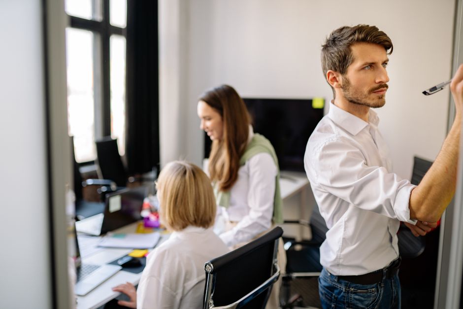Agents territoriaux au travail dans une collectivite