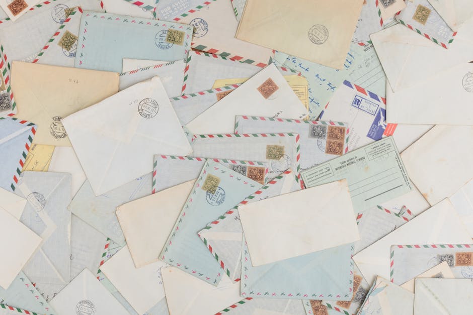 Enveloppes de vote par correspondance prêtes à l’envoi postal