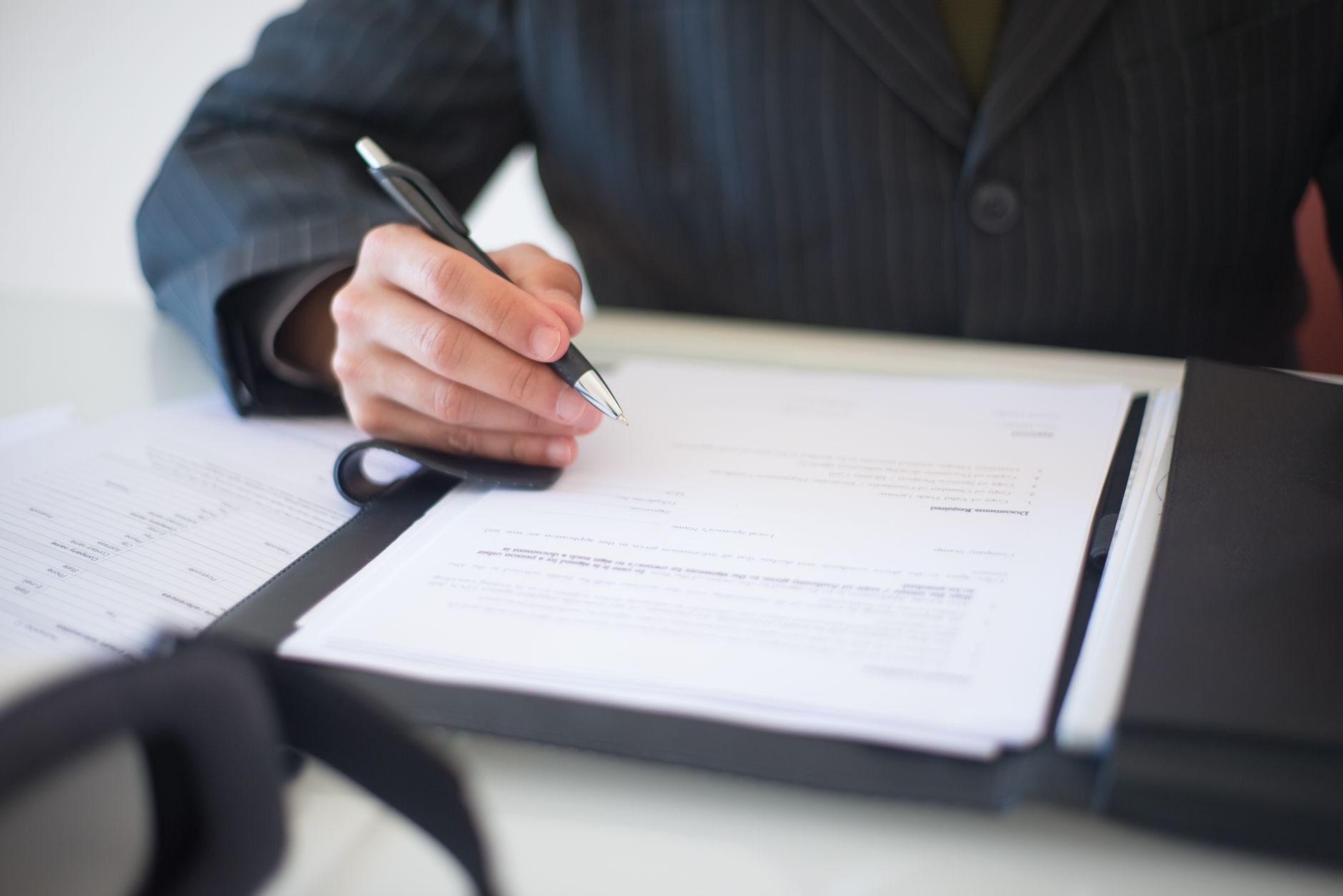 Employeur signant le procès-verbal de carence du CSE