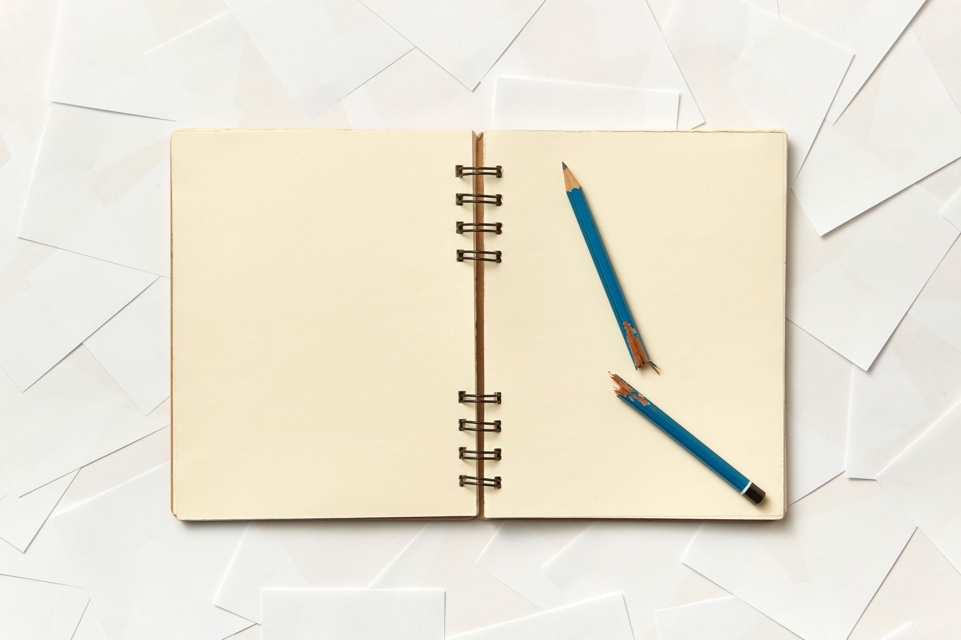 Mise en place du CSE : carnet et crayon pour planifier les étapes de la première élection